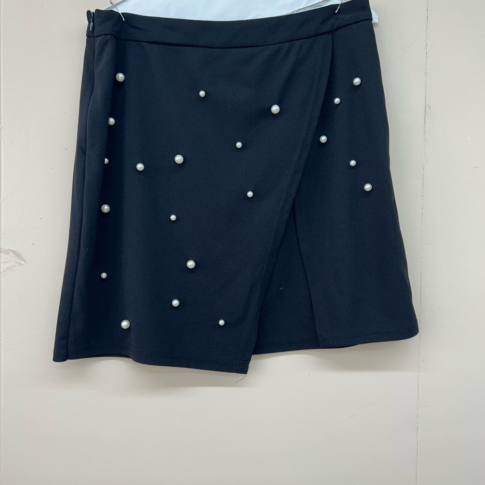 SHEIN Black Skirt with Pearl Details